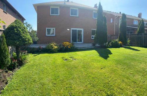 Mississauga House | F1 cozy Sunny room