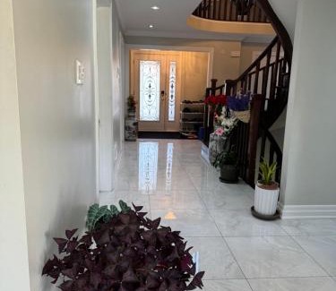 Mississauga House | F2 Comfy Private Room in city square one