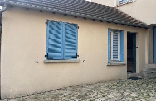 Epernon Apartment | F2 idéalement situé au centre d'Epernon