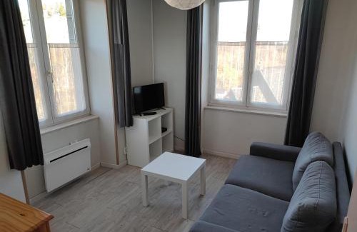 Besse-en-Chandesse Apartment | F3, 3 pers - proche centre historique
