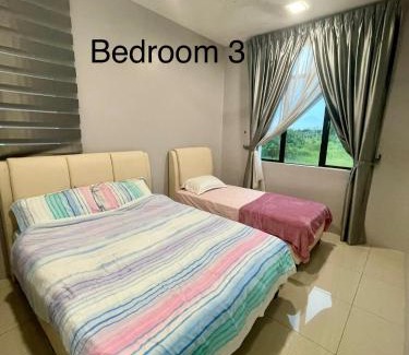 Tebing Tinggi Villa | F4 ROOM 4 PRIVATE BATHROOM 4B12B 5 min City Center