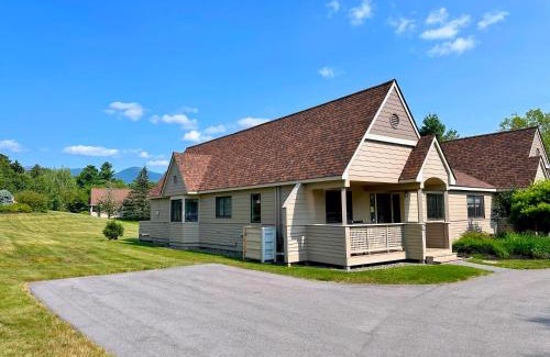 Bretton Woods Villa | F4 Warm Fairway Village Townhome mountain views and large lawn So much to do