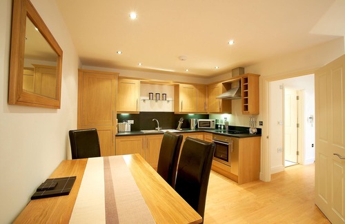 Newbury Apartment | Fab 1B Town Centre apartment - Old Library Newbury