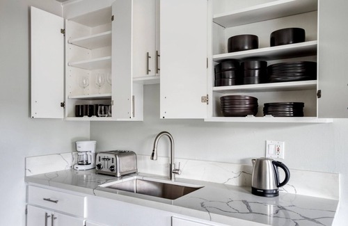 Old Mountain View Apartment | Fab Mountain View 1BR w/Pool, nr Dining & Nightlife, by Blueground