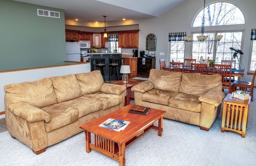 The Galena Territory House | Fab Screened Porch, Bright and Spacious, Enjoy Nature and Wildlife from the Deck