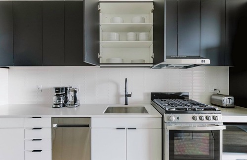 Near West Side Apartment | Fab West Loop Studio w/Pool, Spa, Gym, W/D & Lounge, by Blueground