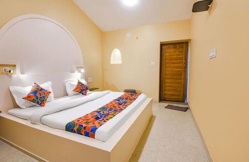 Chorla Ghats Hotel | FabEscape Kautilyaa Resort With Swimming Pool