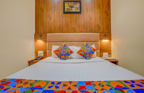 Wellington Pier Hotel | Fabexpress Colaba Grand