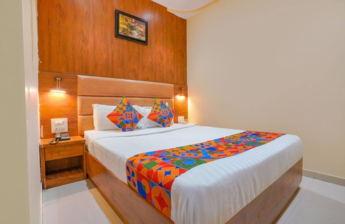 Wellington Pier Hotel | Fabexpress Colaba Grand