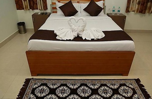Vyalikaval HBCS Layout Hotel | Fabexpress Mann Pasand Inn