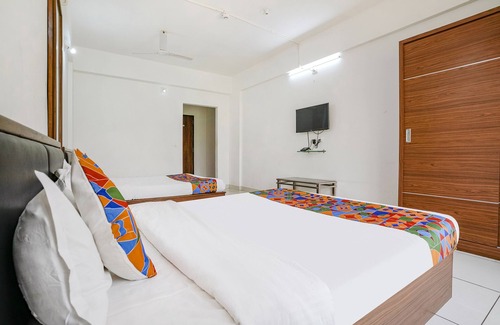 Vadodara Hotel | Fabexpress Royal Inn