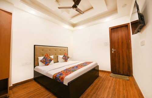 Delhi Hotel | FabExpress Santosh Residency