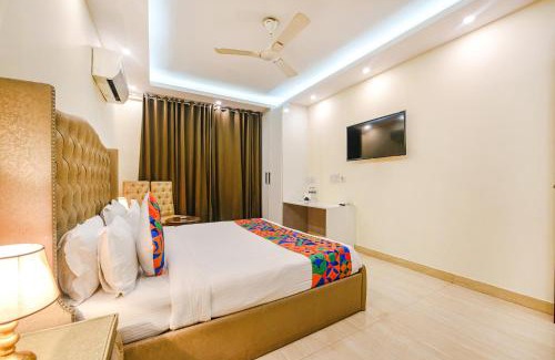 Chittaranjan Hotel | FabHotel AK Villa