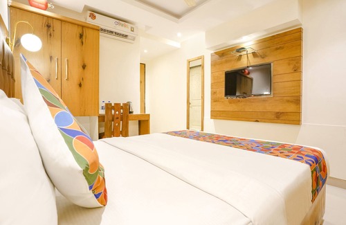 Grant Road Hotel | Fabhotel Anam International