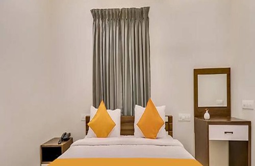 Madurai Hotel | Fabhotel Chakkra Residency