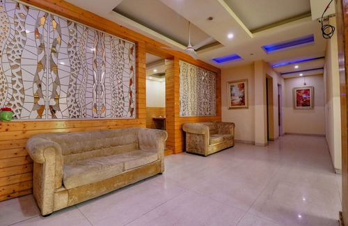 Sector 70 Hotel | Fabhotel Gaba Corporate Suites