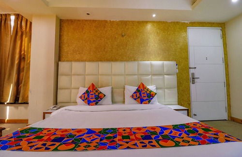 Sector 70 Hotel | Fabhotel Gaba Corporate Suites