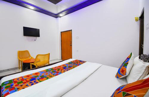 Faizabad Hotel | FabHotel Geeta Bhawan