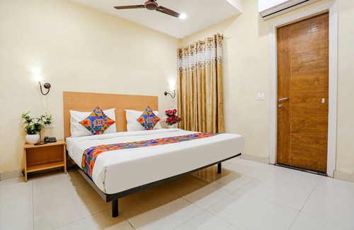 New Delhi Hotel | FabHotel GK Residency