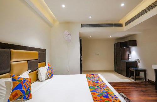 Anand Vihar Hotel | FabHotel Grand Stay
