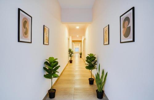 Jayanagar Hotel | FabHotel GRK Comforts - Jayanagar