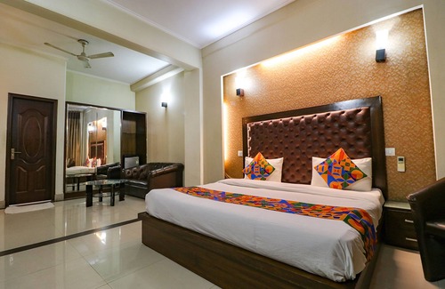 Kalkaji Hotel | FabHotel Happy Residency