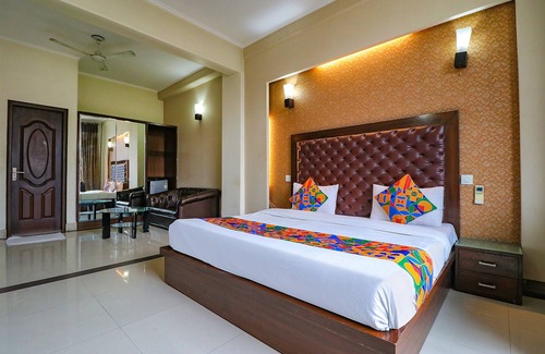 Kalkaji Hotel | FabHotel Happy Residency