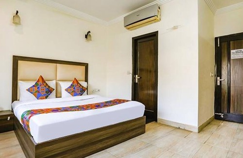 Chittaranjan Hotel | FabHotel JPM The Grand Bella