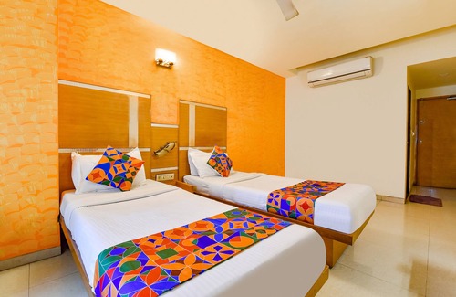 Navrangpura Hotel | Fabhotel Kadamb Inn