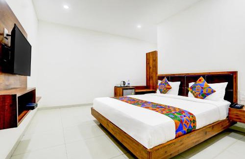 Vadodara Hotel | FabHotel Maa Gayatri