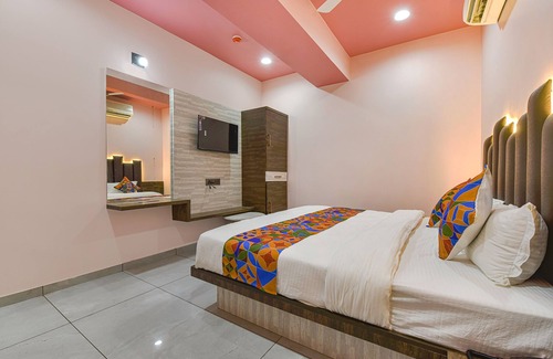 Thaltej Hotel | Fabhotel Max Inn