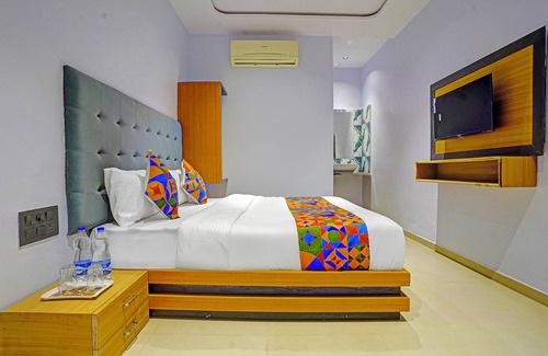 Udhna Hotel | Fabhotel Nidhivan Palace