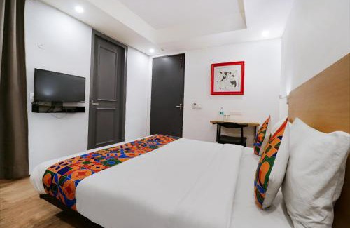 Sector 14 Hotel | FabHotel Pantao Stays