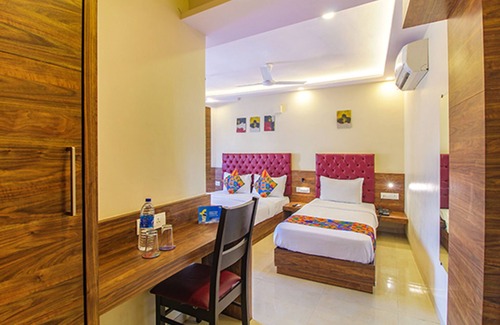 Prabhadevi Hotel | FabHotel Peninsula