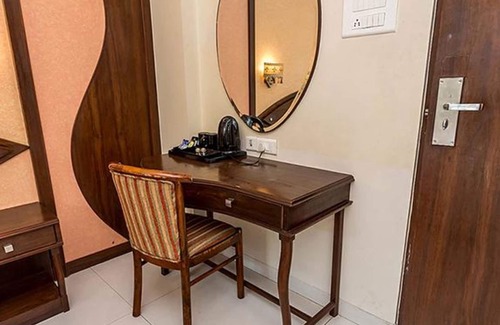 Khar Hotel | Fabhotel Poco Loco