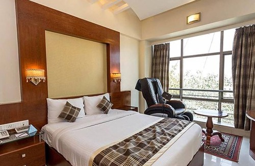Khar Hotel | Fabhotel Poco Loco