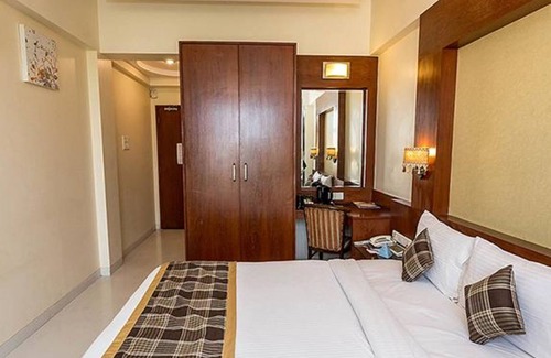 Khar Hotel | Fabhotel Poco Loco