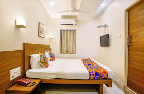 Grant Road Hotel | Fabhotel Rahat