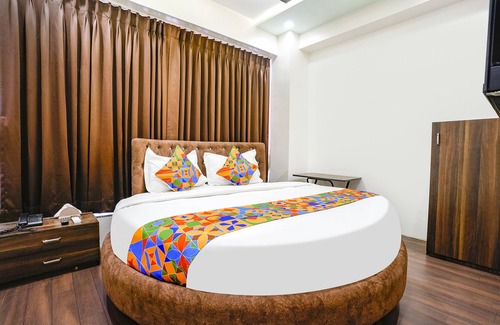 Surat Hotel | Fabhotel Raviraj Capital