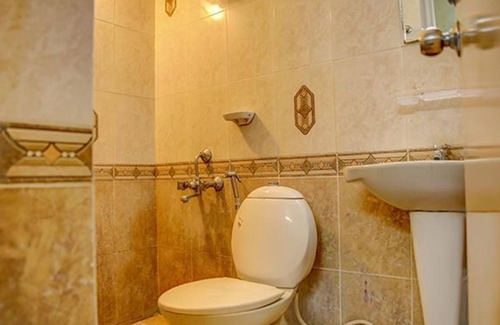 Sholinganallur Hotel | Fabhotel Roselle Stays