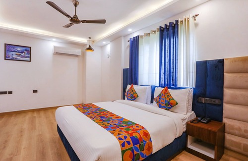 Kalkaji Hotel | FabHotel RS Golden