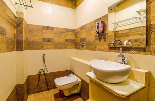 Gorakhpur Hotel | FabHotel Rudra Inn & Cafe I