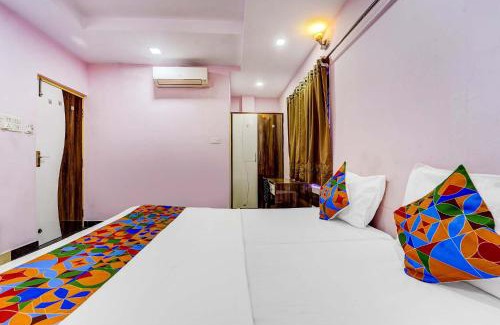 Egmore Cabin | FabHotel Sahana Residency