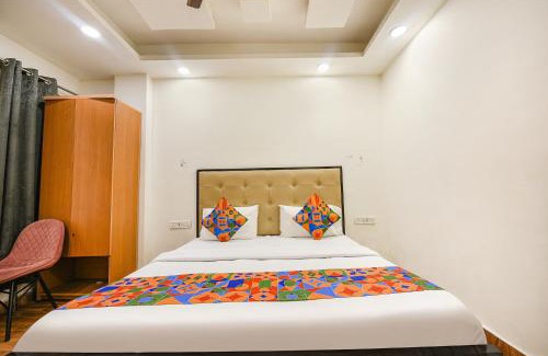 Delhi Hotel | FabHotel Santosh Residency