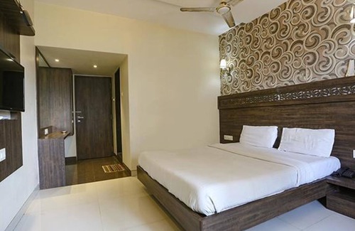 Mira Road East Hotel | Fabhotel Shivani Residency