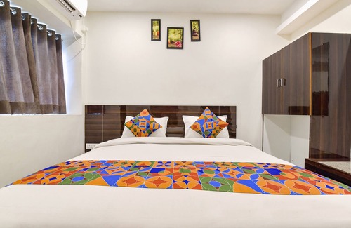 Sayajiganj Hotel | Fabhotel Shri Krishna