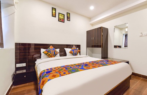 Sayajiganj Hotel | Fabhotel Shri Krishna