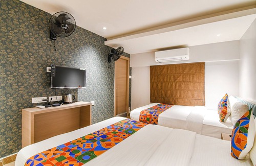 Kolkata Hotel | FabHotel Sivalika Inn Near Howrah Station