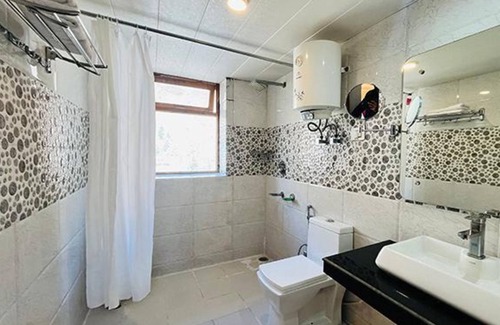 Burwa Hotel | Fabhotel Sky One Ski Resort