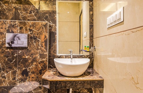 Kandivali Hotel | FabHotel Spring inn